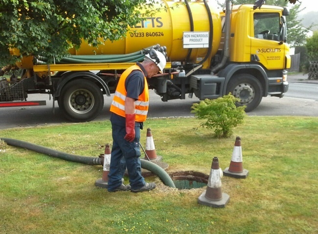 Rút hầm cầu quận Tân Phú những lưu ý để tránh công ty kém uy tín